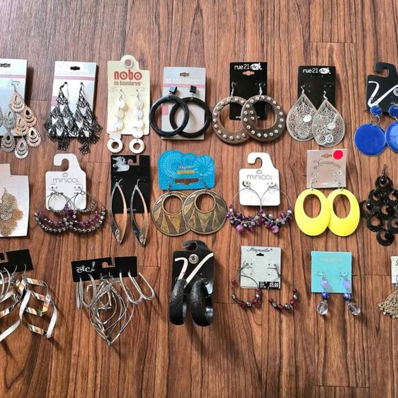 Statement and Dangling Earring Bundle of DEB, Rue21, Maurices, Minicci, Vanity - Picture 11 of 11